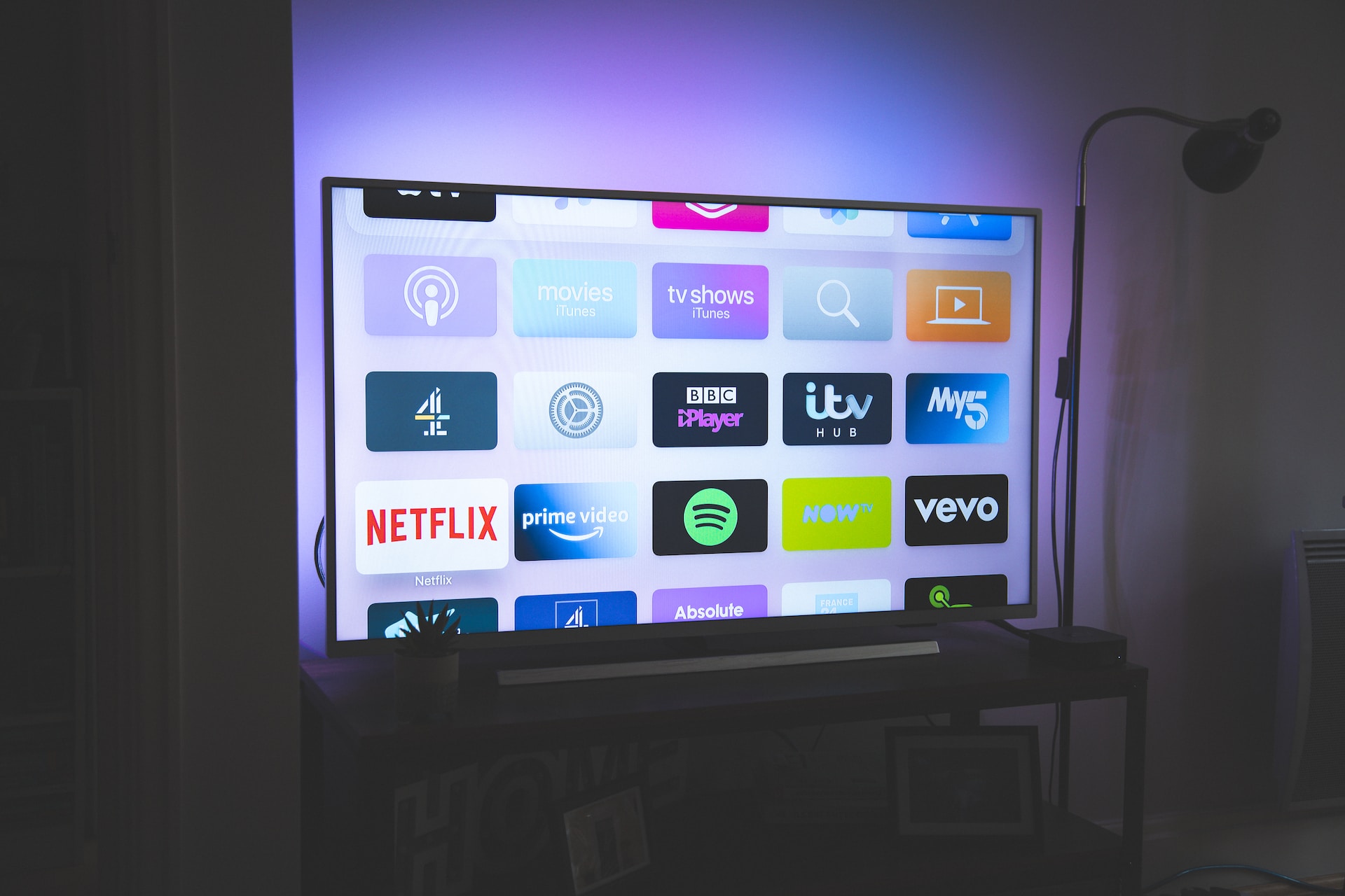 How to Choose the Best TV Streaming Service for Your Needs